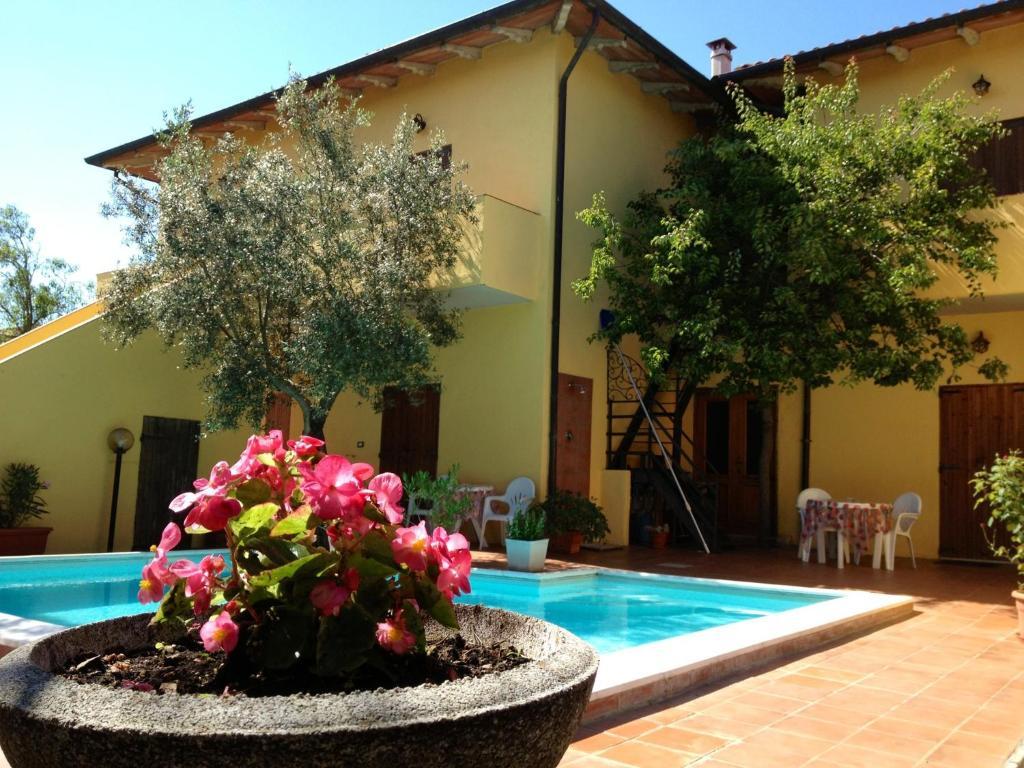 Aparthotel Il Porto Tuoro sul Trasimeno Exterior foto